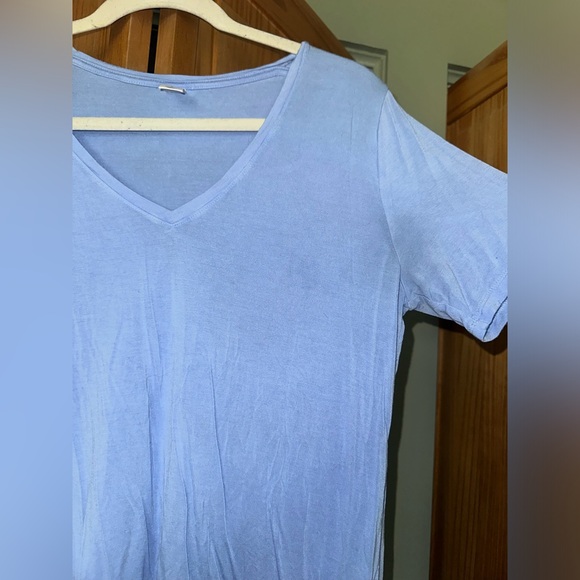 🎁old navy soft v neck tee - Picture 4 of 5